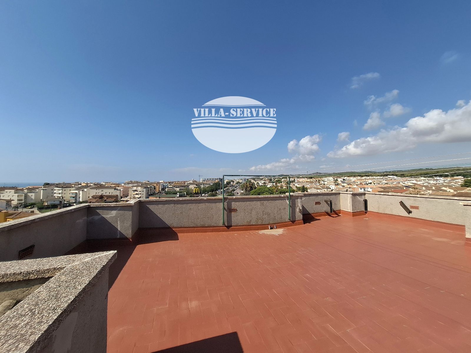 image Piso luminoso con terraza al sur y parking a 400 metros de la playa en Cunit 30