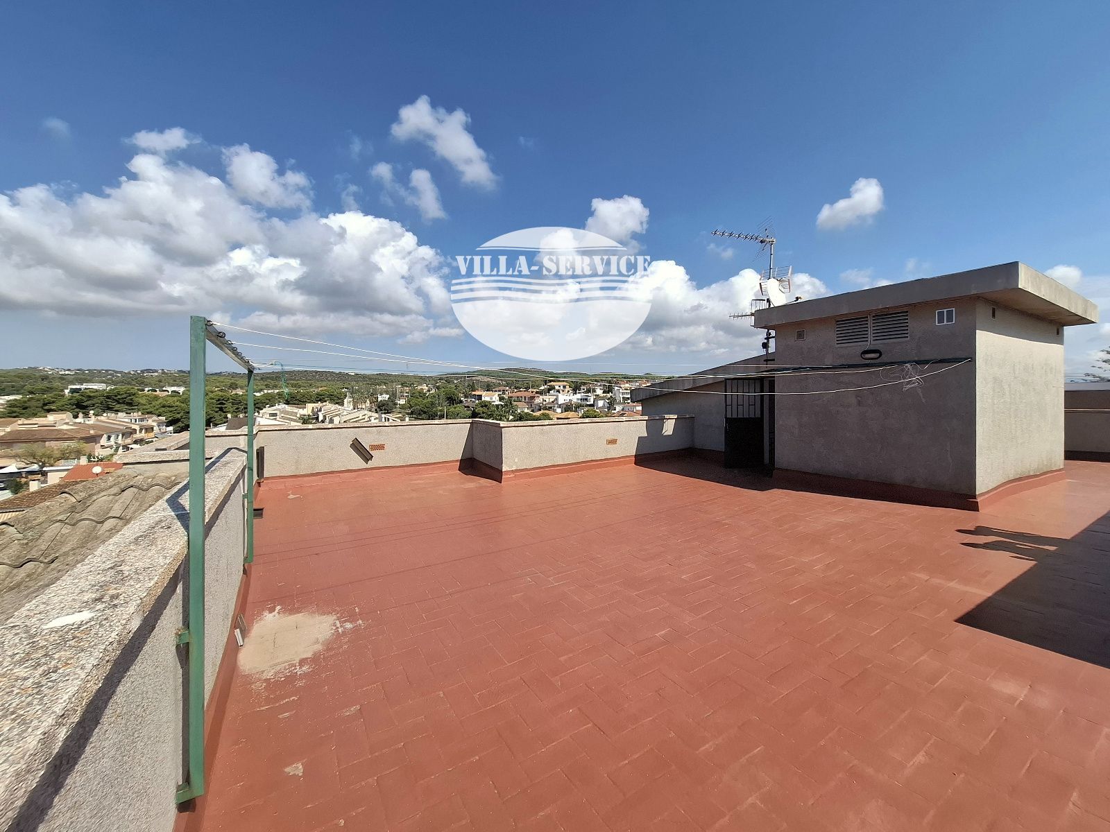 image Piso luminoso con terraza al sur y parking a 400 metros de la playa en Cunit 35