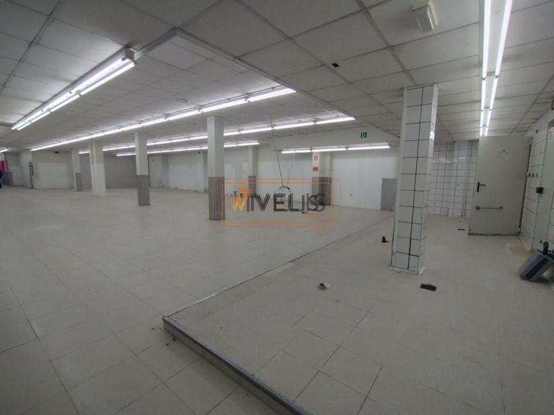 Local Comercial en alquiler Tui, Pontevedra. Ref: 1028. Vivelis