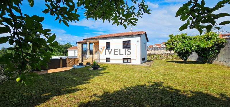 Chalet Independiente en venta O Rosal, Pontevedra. Ref: 1077. Vivelis