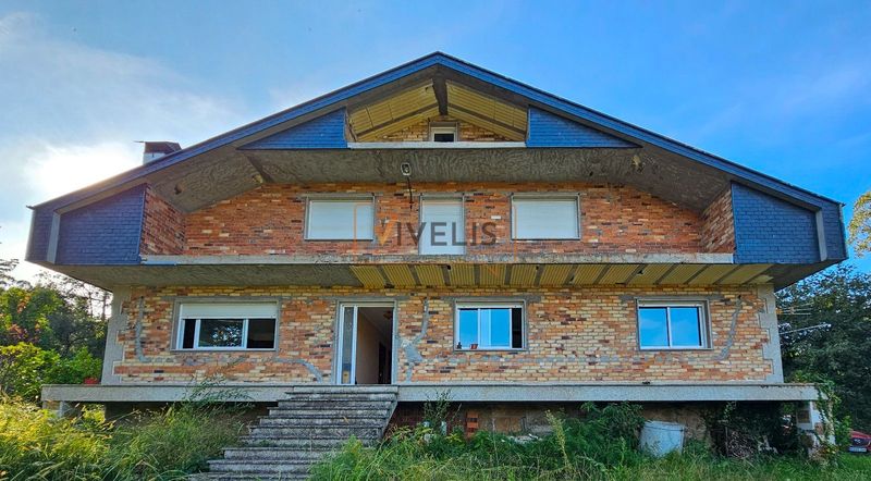 Chalet Independiente en venta O Rosal, Pontevedra. Ref: 1101. Vivelis