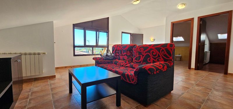 Ático en alquiler Tui, Pontevedra. Ref: 1135. Vivelis