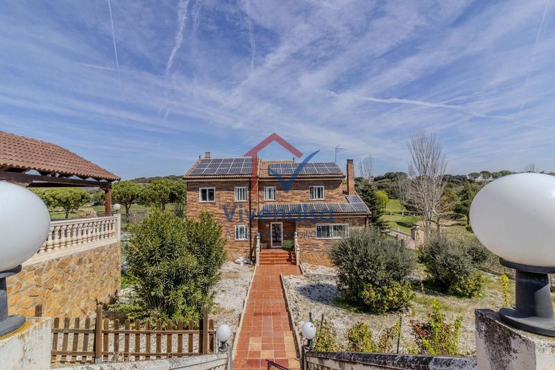 Chalet Independiente en venta Cabanillas del Campo, Guadalajara. Ref: 1786. Vivendisa Asesores Inmobiliarios 