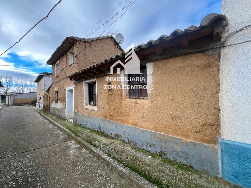 Casa en venta Castromocho, Palencia. Ref: 1013. Inmobiliaria Zona Centro