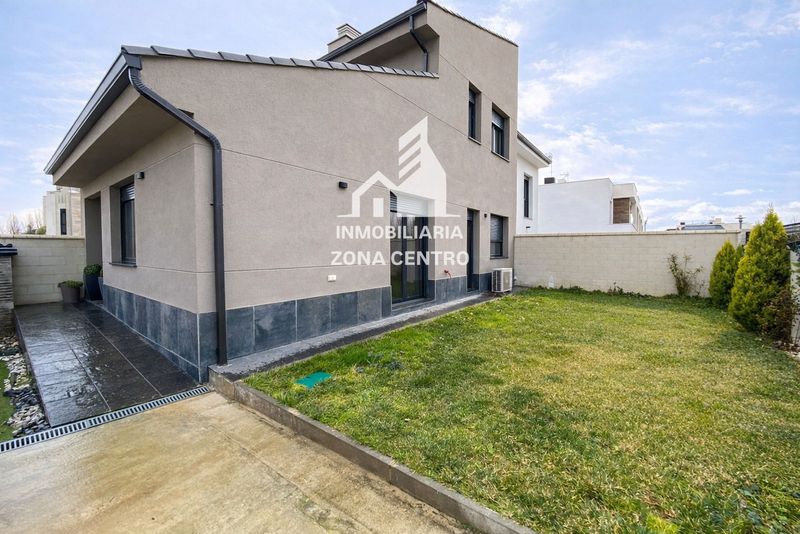 Chalet Independiente en venta Palencia. Ref: 1018. Inmobiliaria Zona Centro