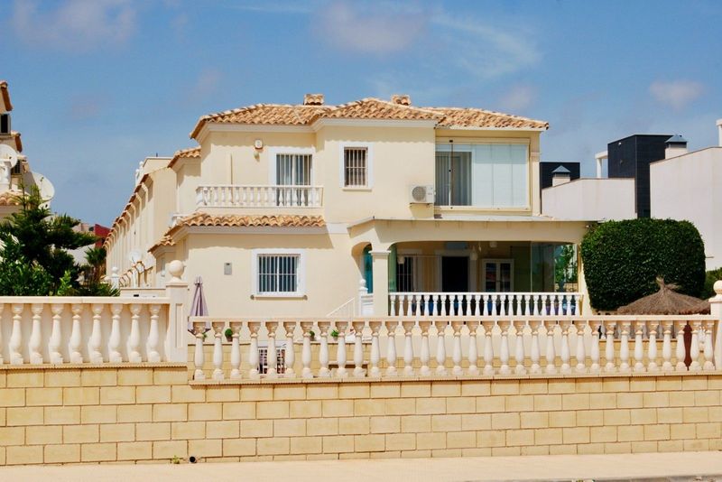 Fristående villa till salu  in Orihuela-Costa, Alicante . Ref: 10215. Mayrasa Properties Costa Blanca