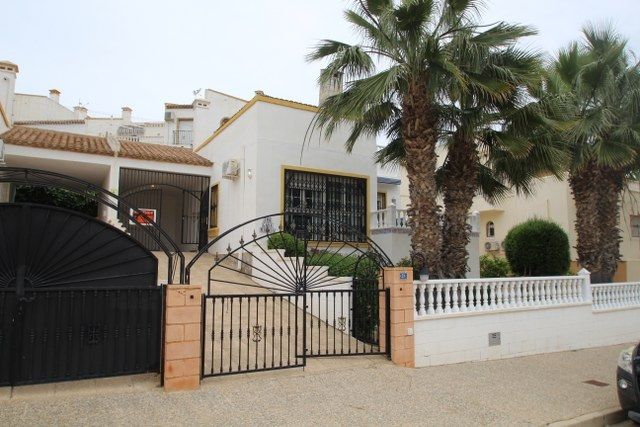 Radhus till salu  in Orihuela-Costa, Alicante . Ref: 10461. Mayrasa Properties Costa Blanca