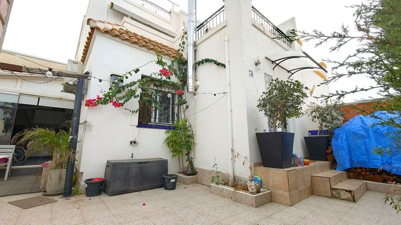 Semi-vrijstaand huis te koop  in Torrevieja, Alicante . Ref: 10499. Mayrasa Properties Costa Blanca