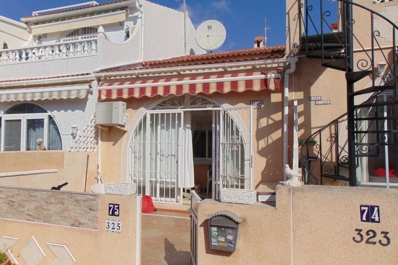 Bungalow Planta Baja en venta  en Torrevieja, Alicante . Ref: 10939. Mayrasa Properties Costa Blanca