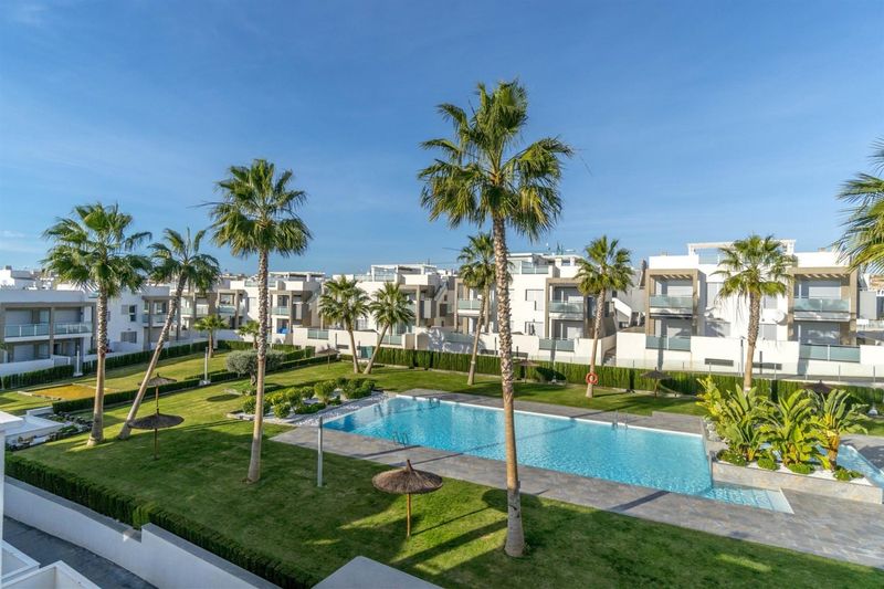 Penthouses te koop  in Torrevieja, Alicante . Ref: 11468. Mayrasa Properties Costa Blanca
