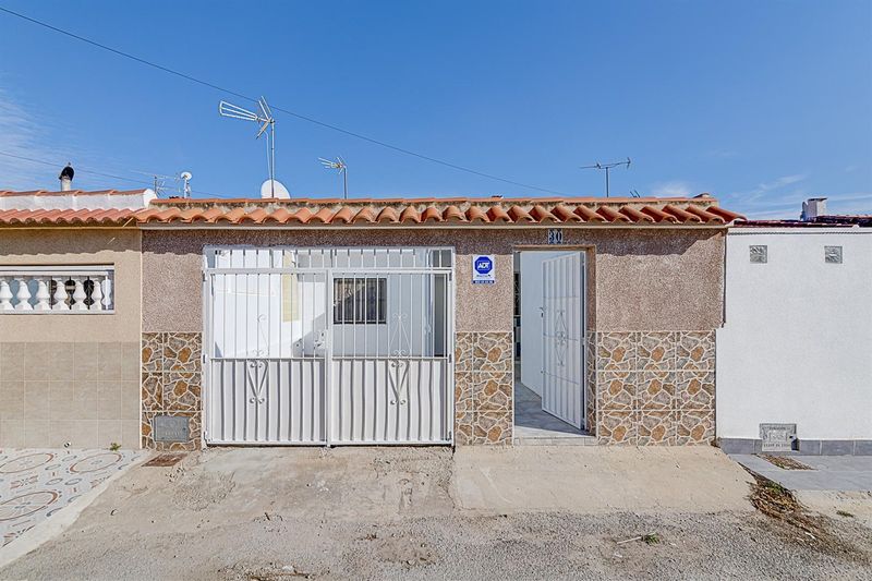 Maison mitoyenne en vente  á Torrevieja, Alicante . Ref: 11515. Mayrasa Properties Costa Blanca
