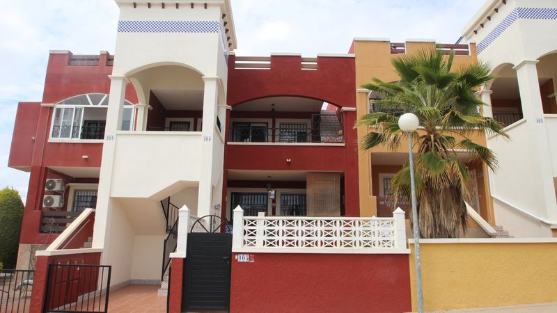 Bungalow met bovenstaande verdieping te koop  in Orihuela-Costa, Alicante . Ref: 12728. Mayrasa Properties Costa Blanca