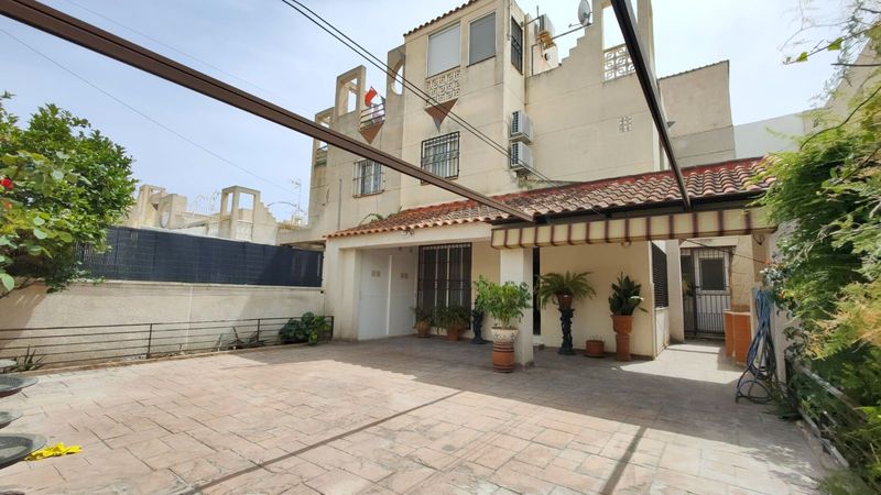 Semi-vrijstaand huis te koop  in Torrevieja, Alicante . Ref: 12932. Mayrasa Properties Costa Blanca