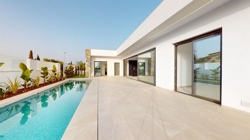 Villa for sale  in Los Alcazares, Murcia . Ref: 13321. Mayrasa Properties Costa Blanca
