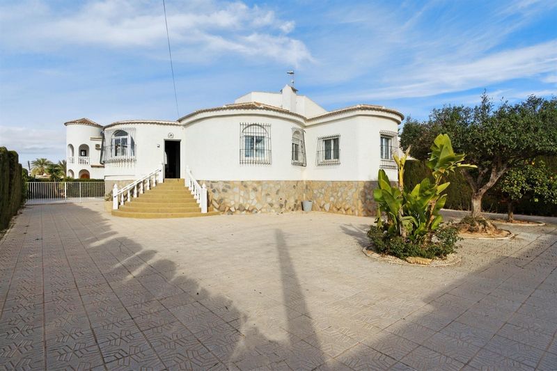Fristående villa till salu  in Torrevieja, Alicante . Ref: 14712. Mayrasa Properties Costa Blanca