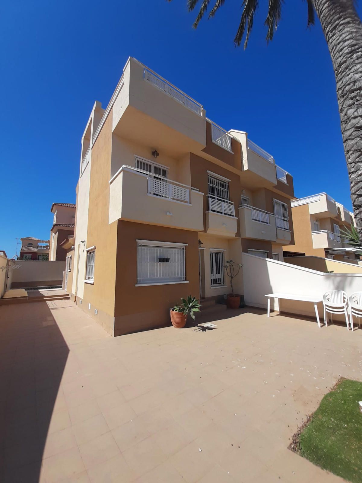 Dúplex en esquina con piscina privada en venta en Pilar De La Horadada