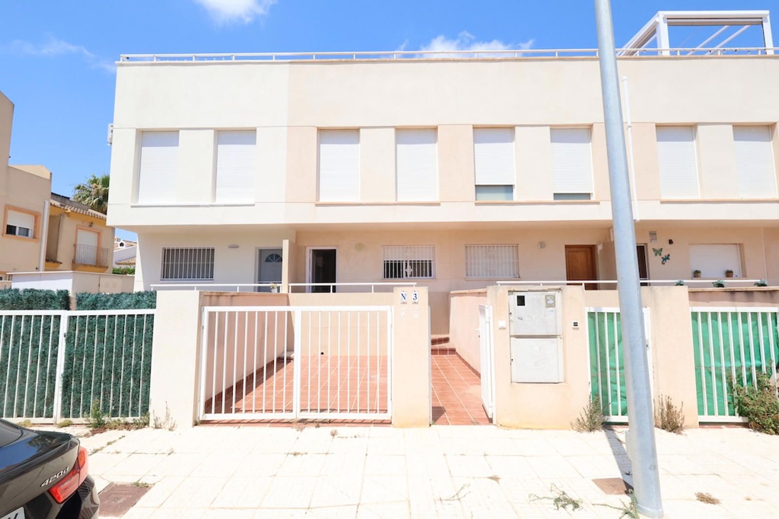Estupendo dúplex con acceso directo a la piscina en venta en Villamartin