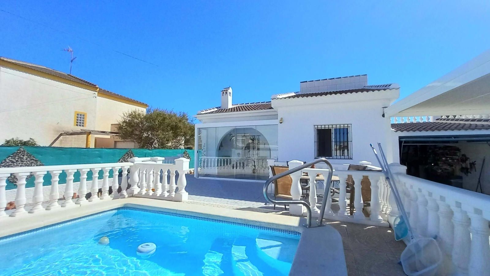 Chalet adosado en venta en La Siesta, Torrevieja