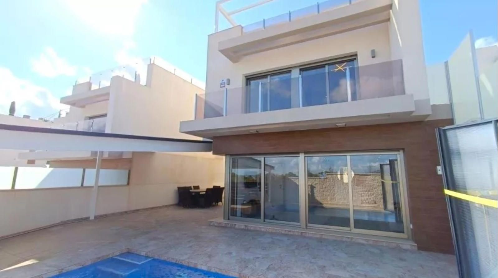 Chalet independiente en venta en Orihuela-Costa