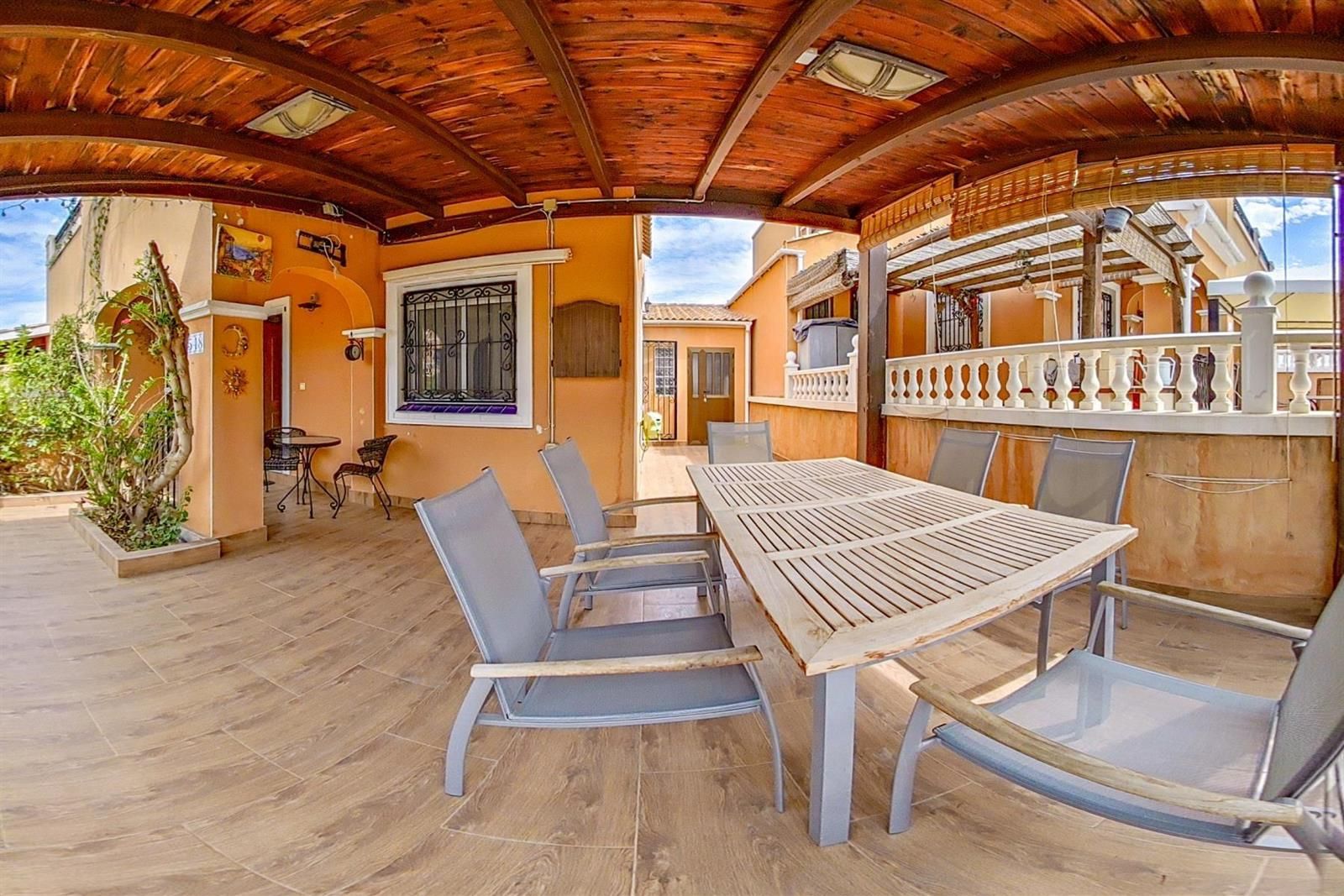 Agradable vivienda tipo quad con orientación sur en la urbanización Dream Hills II – gran espacio exterior y solárium privado