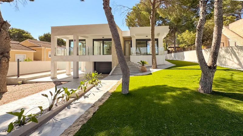 Freistehende Villa zu verkaufen Torrevieja, Alicante. Ref: 19888. Mayrasa Properties Costa Blanca