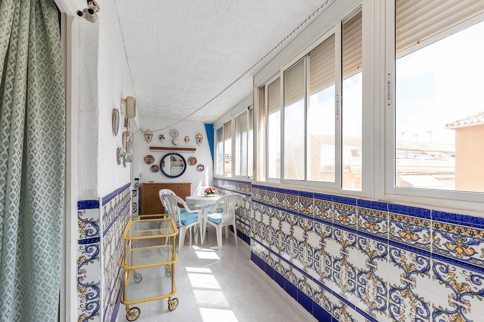 Apartamento con terraza a 3 minutos de la Playa de La Mata – Luz, amplitud y ubicación perfecta