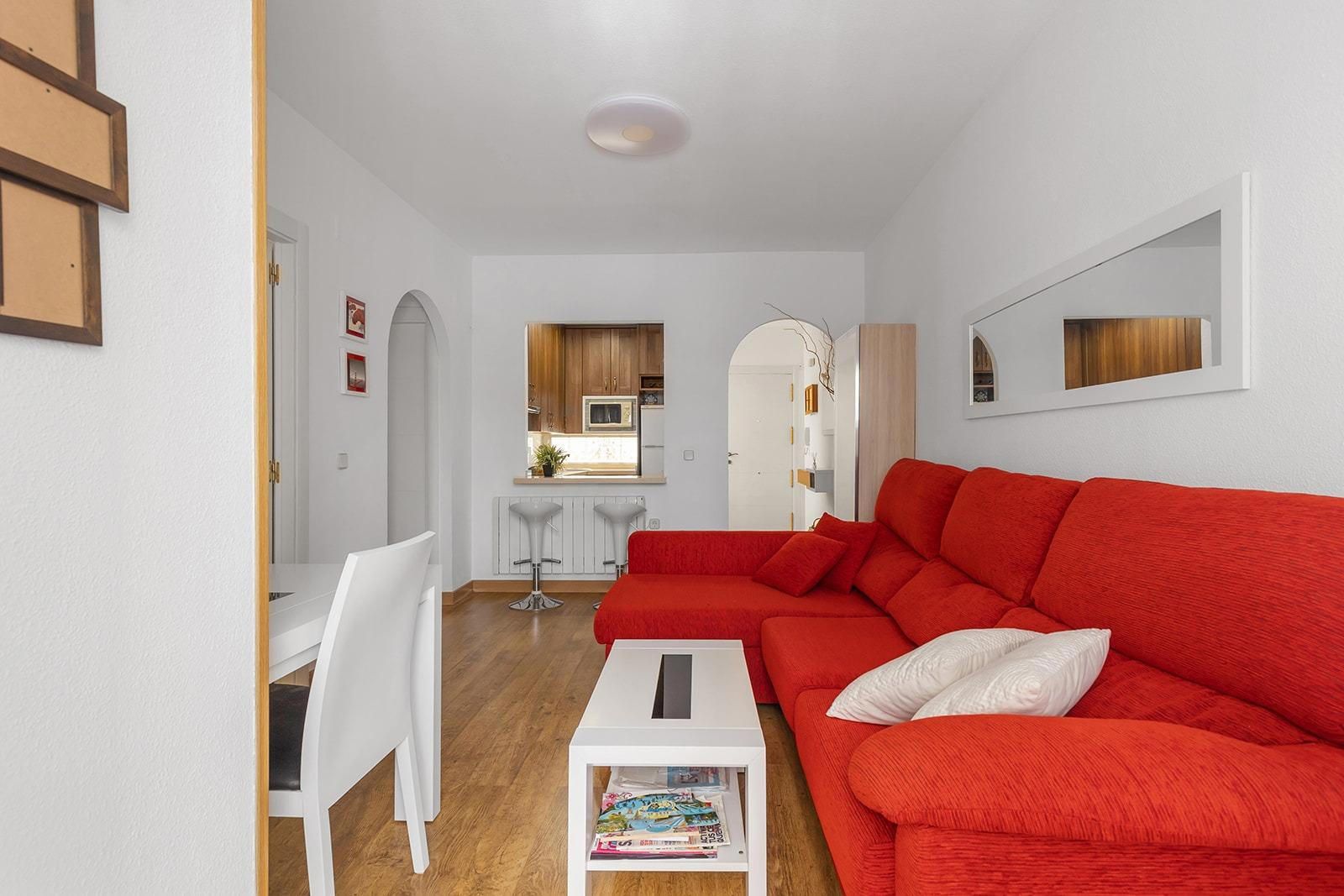 Planta baja reformada, orientación sur y piscina comunitaria — a 2 minutos de Playa de los Locos