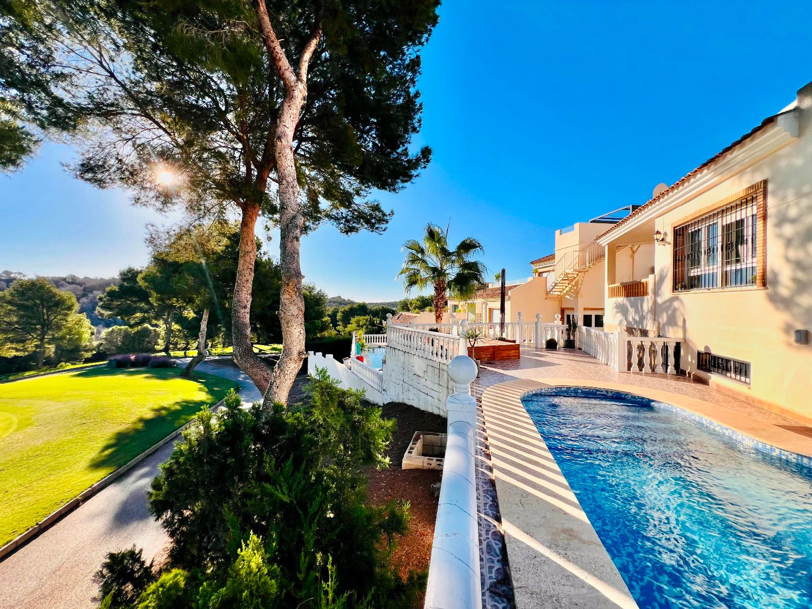 Villa independiente con piscina privada y espectaculares vistas al golf – Las Ramblas de Campoamor