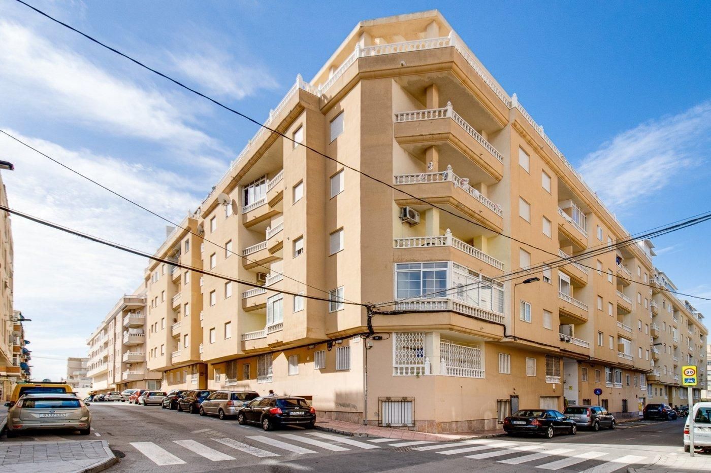 OPORTUNIDAD EN TORREVIEJA!  PISO AMUEBLADO CON PISCINA Y TERRAZA CERCA DEL MAR