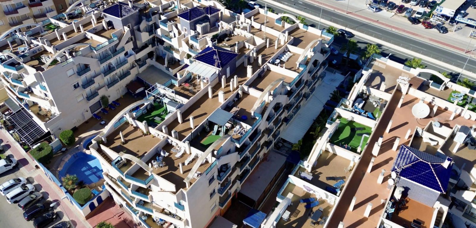 Aguamarina (Orihuela Costa) | 1ª planta con terraza luminosa, garaje y piscinas + jacuzzi