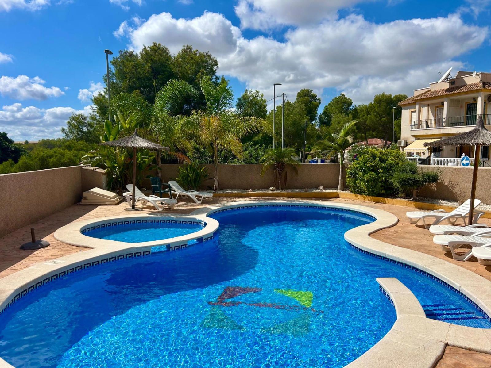 Tríplex con garaje cerrado, terrazas y gran solárium – Montemar (Algorfa), junto a La Finca Golf