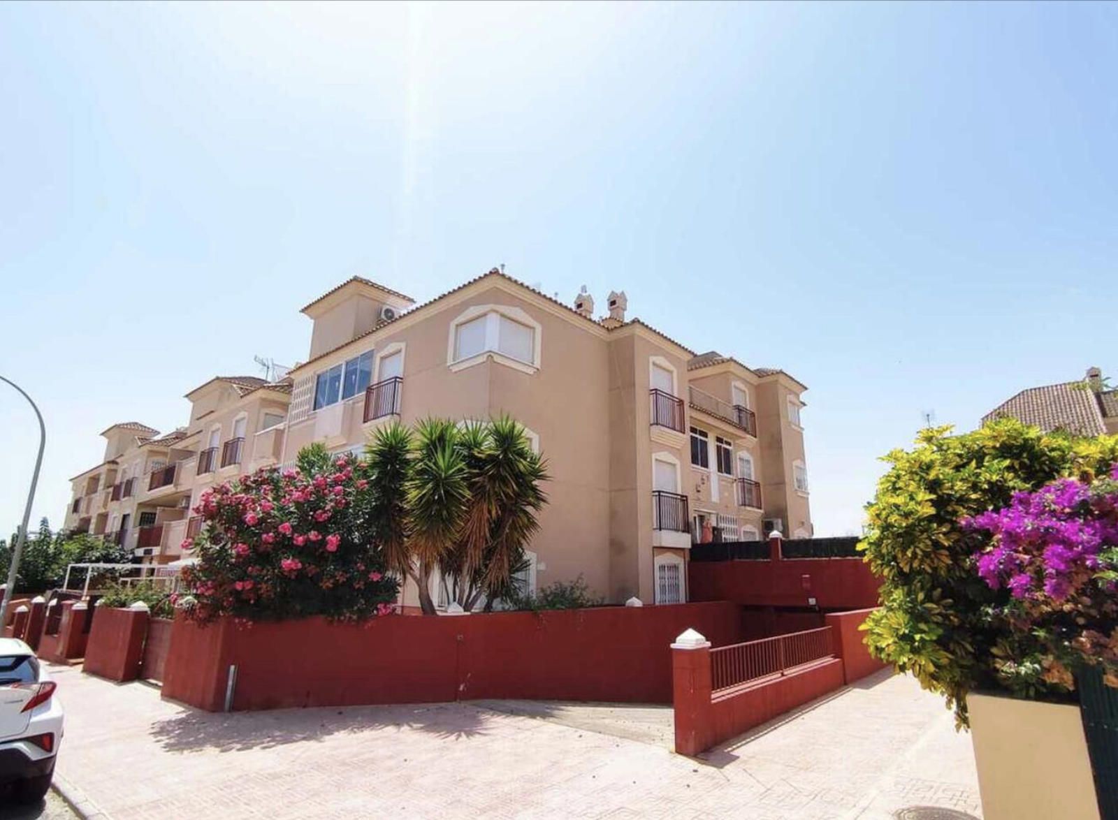 La Florida | Dúplex renovado (2D/2B) con gran terraza-jardín + solárium | Piscina comunitaria