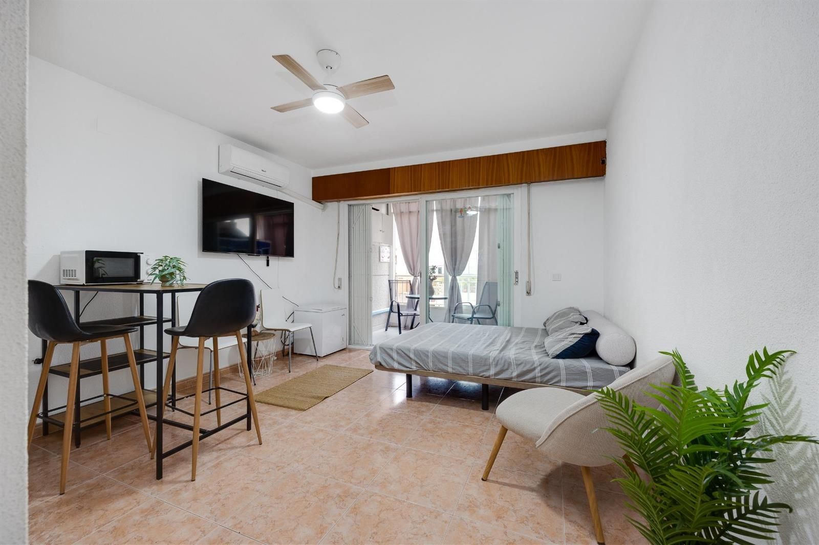 Venta de Estudio con terraza y piscina – Calle Calera, Torrevieja