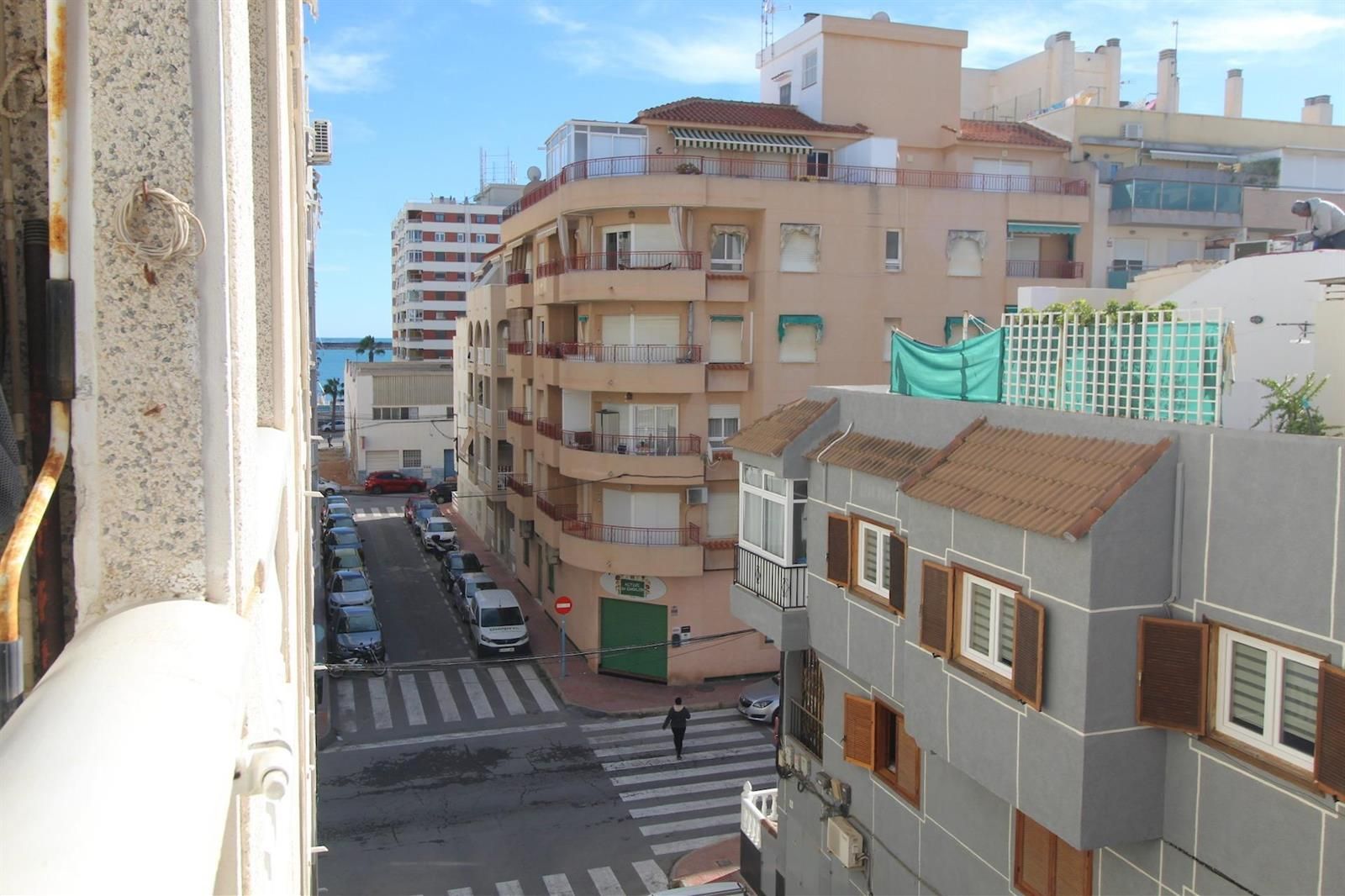 Luminoso piso de 2 dormitorios, orientación sur y balcón, a 210 m de la Playa del Acequión
