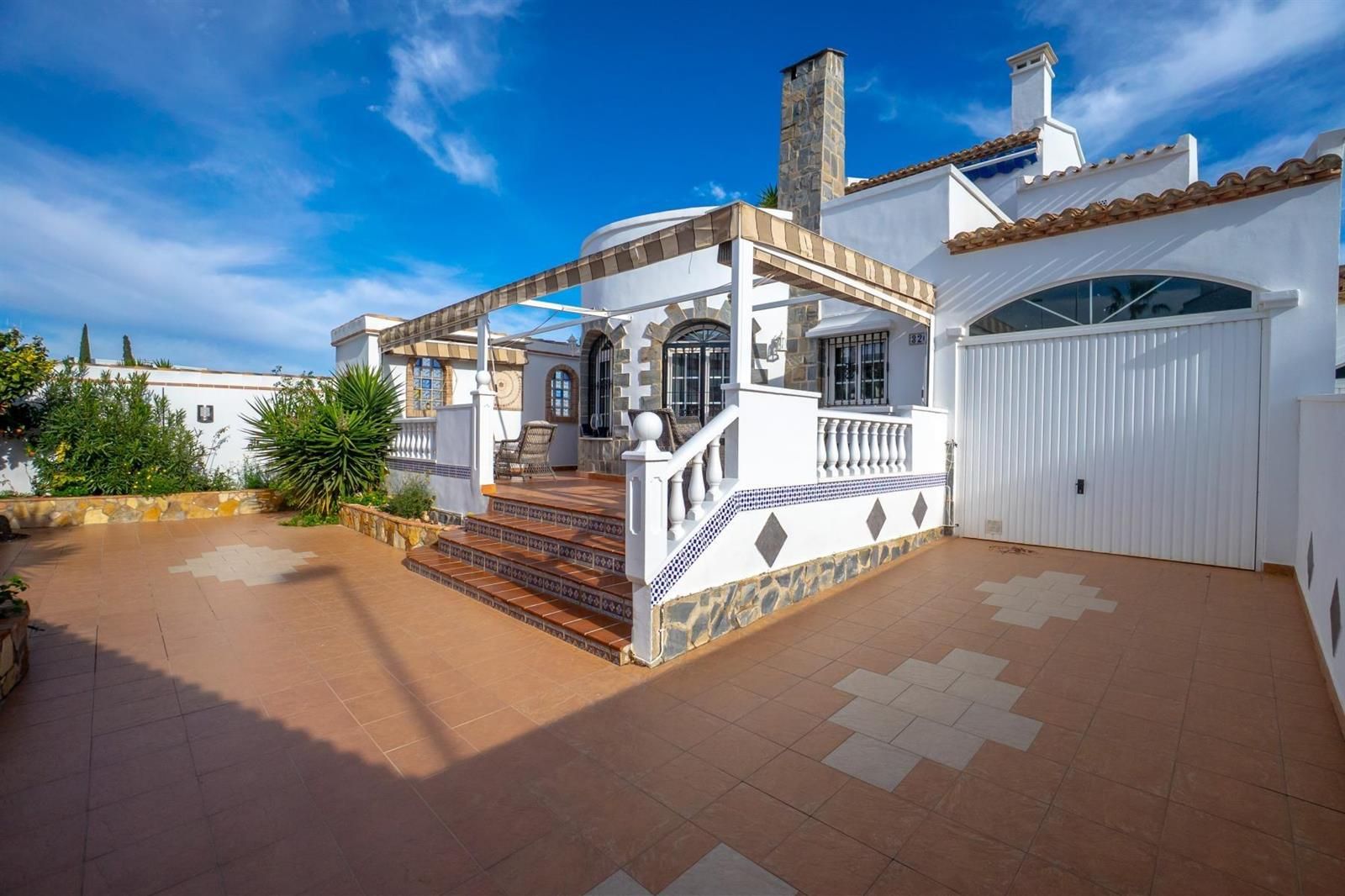 Los Dolses – Chalet  de 4 dormitorios con jardín, garaje y amplia terraza solárium