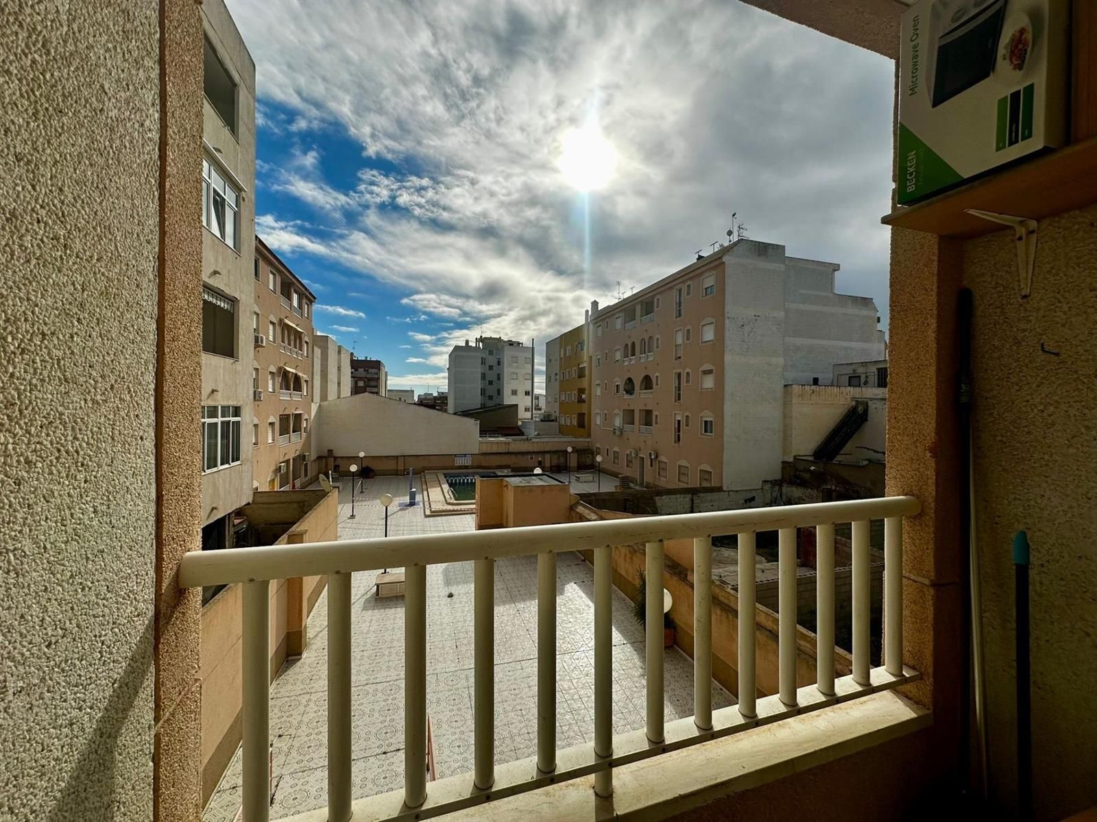 Estudio con piscina comunitaria