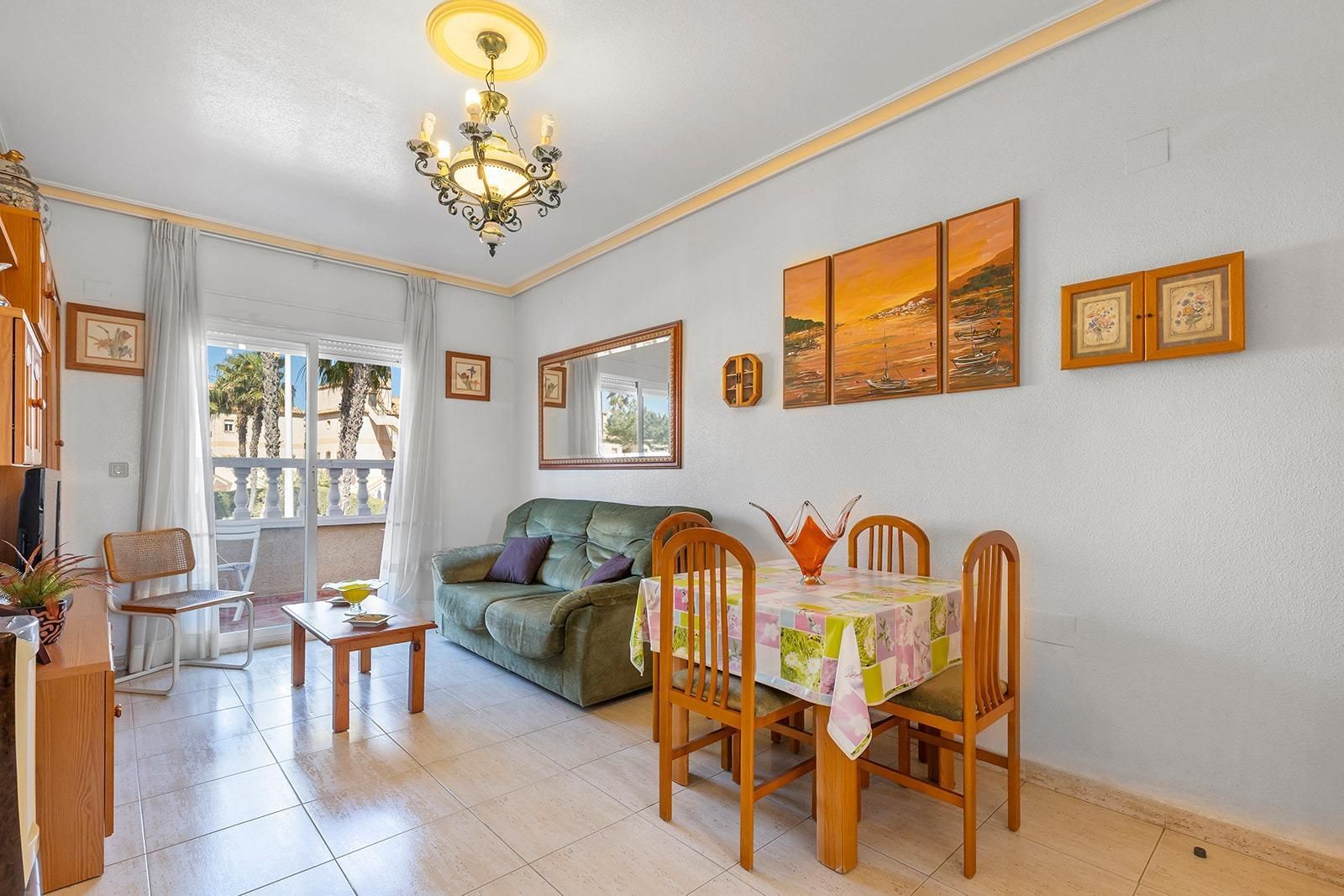 Bungalow de 2 dormitorios con piscina y parking