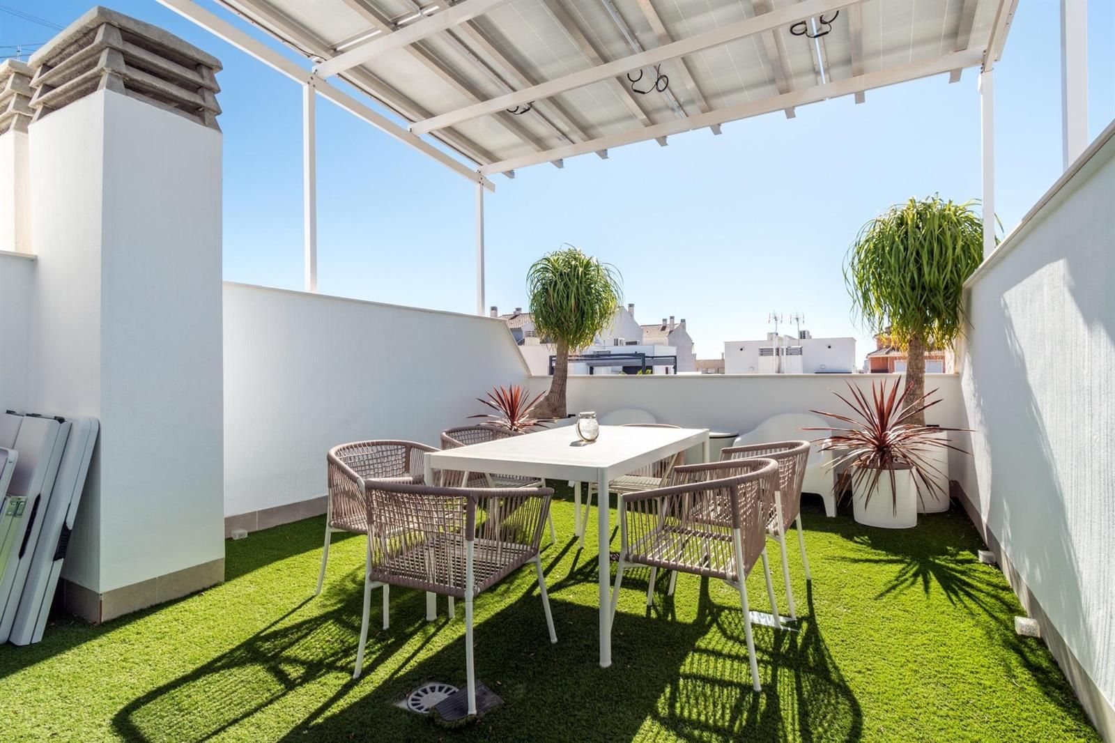 Chalet seminuevo con piscina privada en San Javier