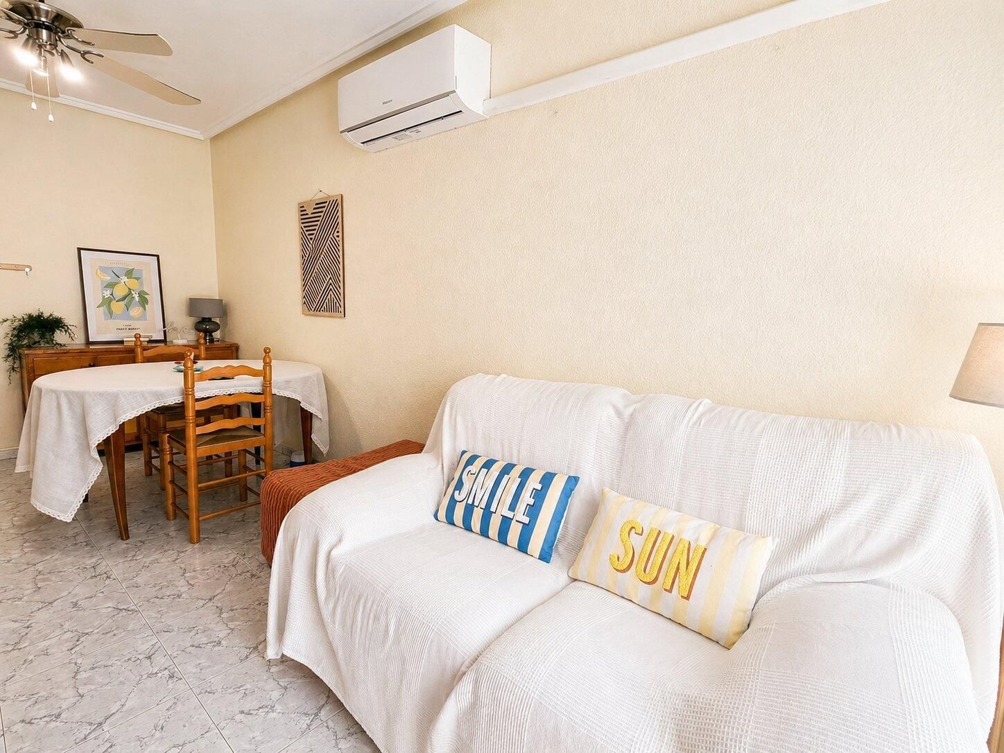 Apartamento de 2 dormitorios, orientación Sur y plaza de garaje doble incluida en el precio, Habaneras, Torrevieja.