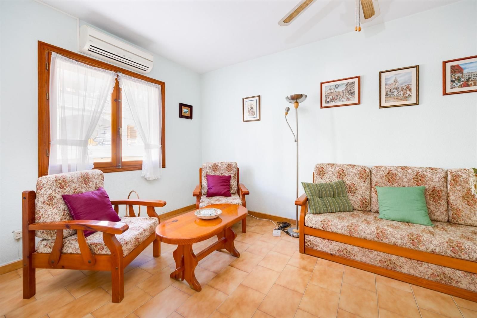 Bungalow de 3 dormitorios con piscina comunitaria en la playa de Los Locos · foto 2