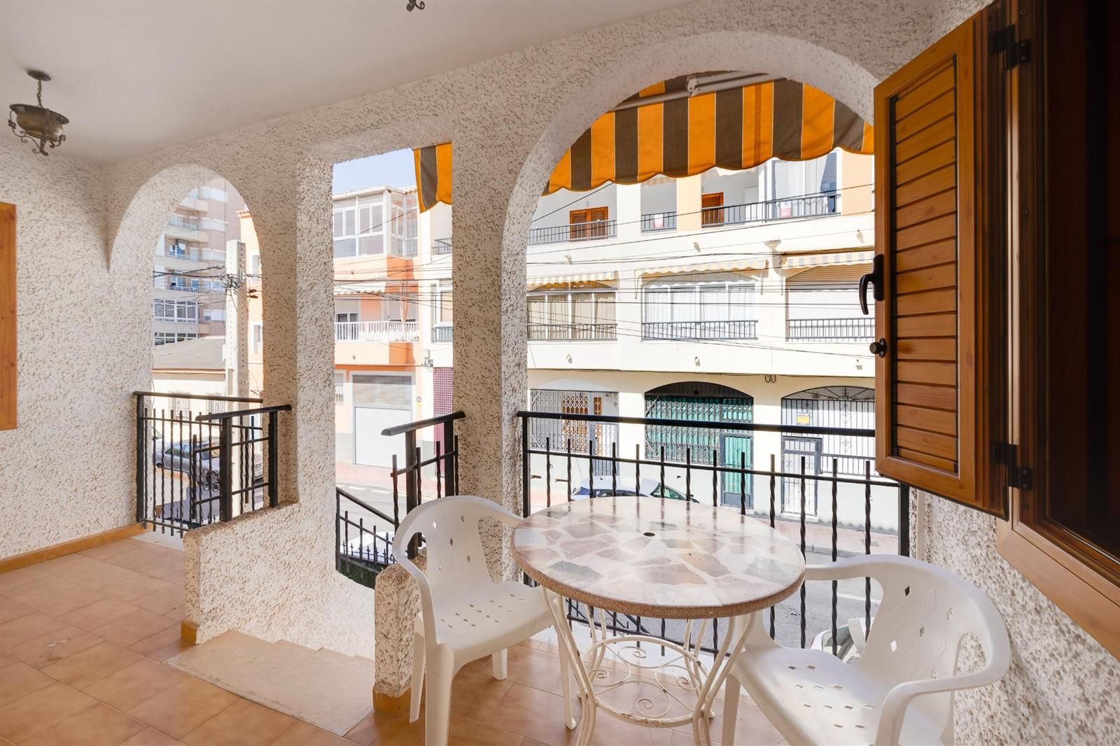 Bungalow de 3 dormitorios con piscina comunitaria en la playa de Los Locos · foto 3