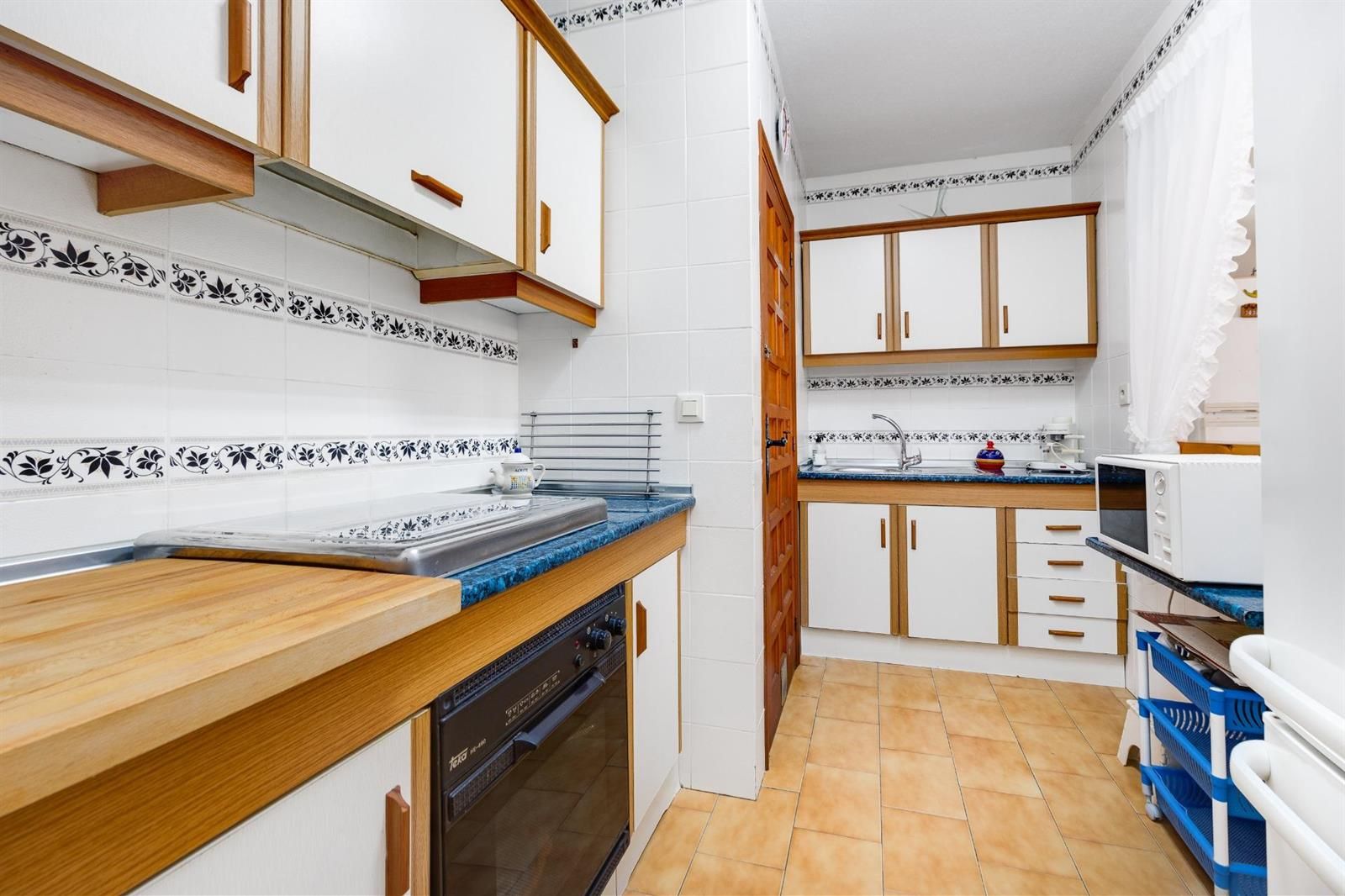 Bungalow de 3 dormitorios con piscina comunitaria en la playa de Los Locos · foto 5
