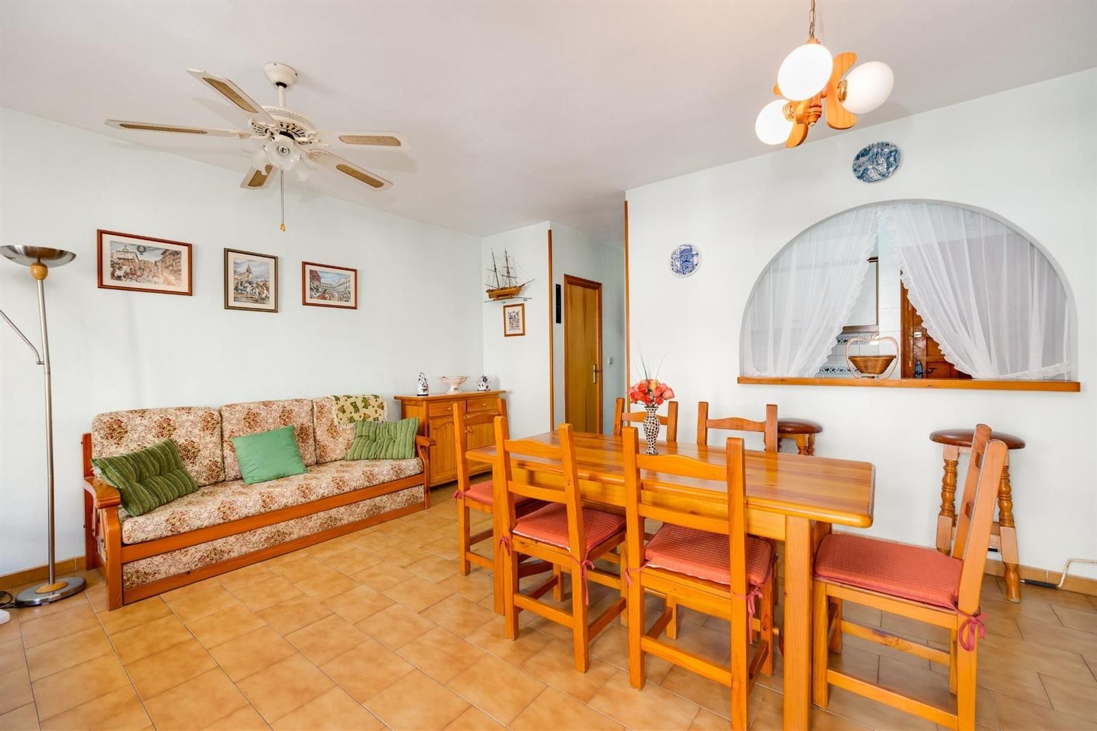Bungalow de 3 dormitorios con piscina comunitaria en la playa de Los Locos · foto 7
