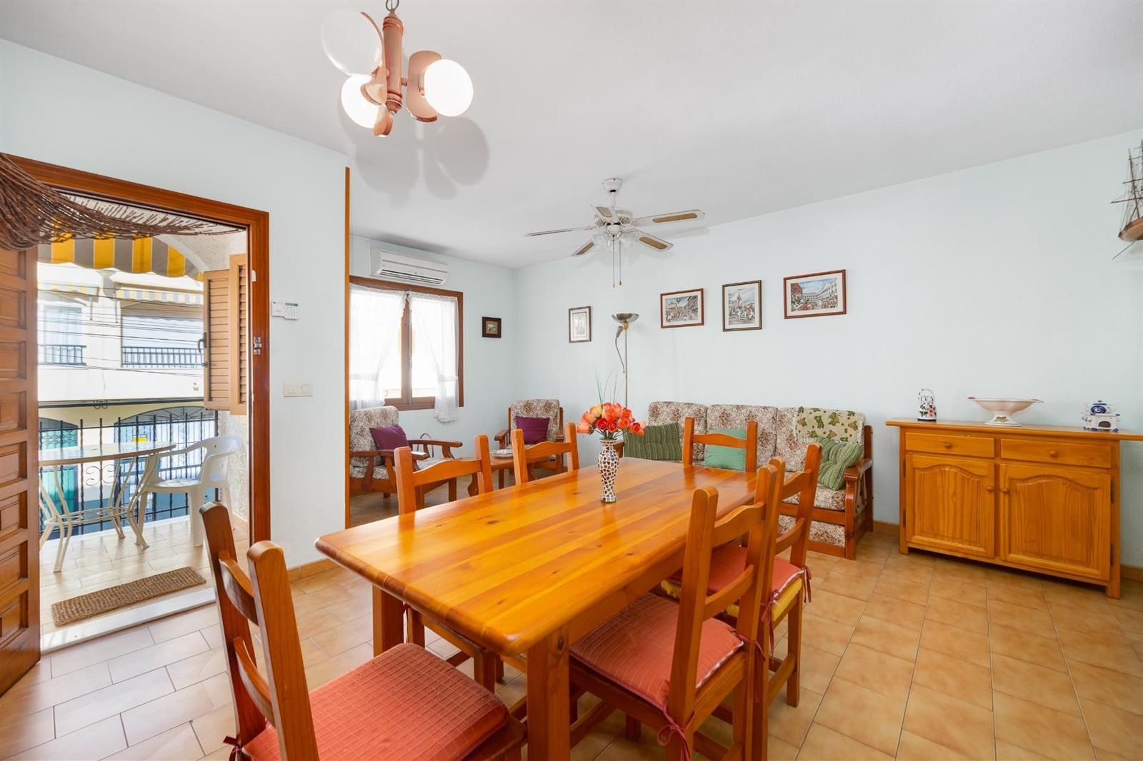 Bungalow de 3 dormitorios con piscina comunitaria en la playa de Los Locos · foto 8