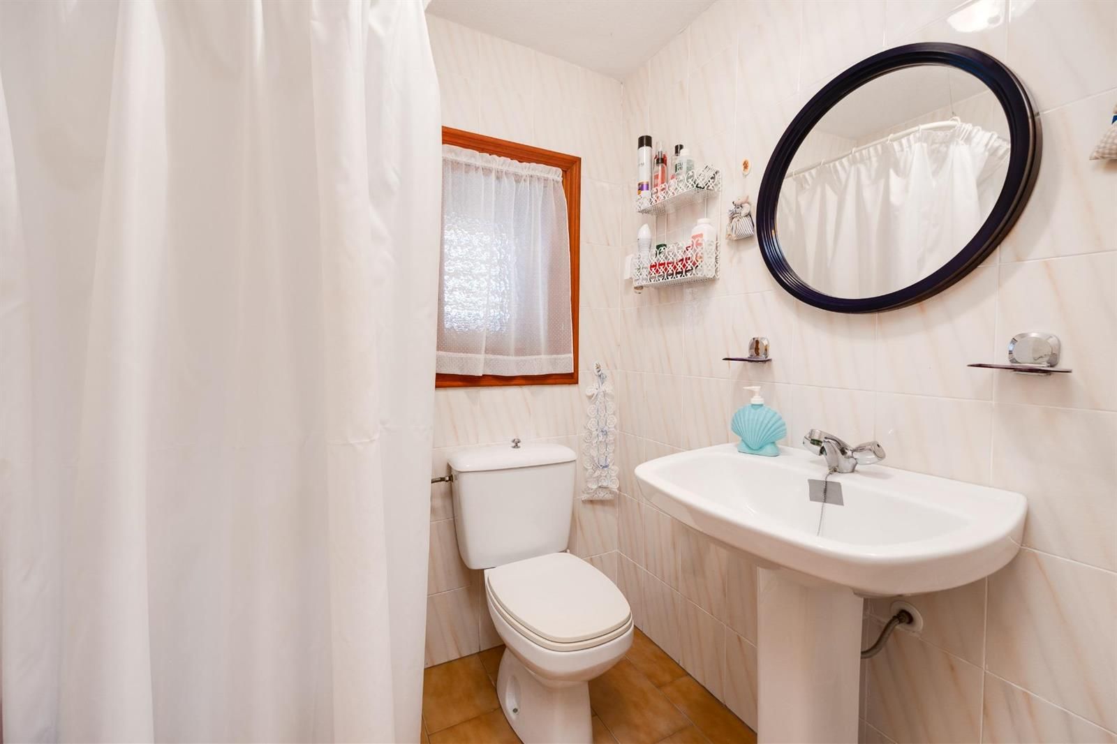 Bungalow de 3 dormitorios con piscina comunitaria en la playa de Los Locos · foto 17