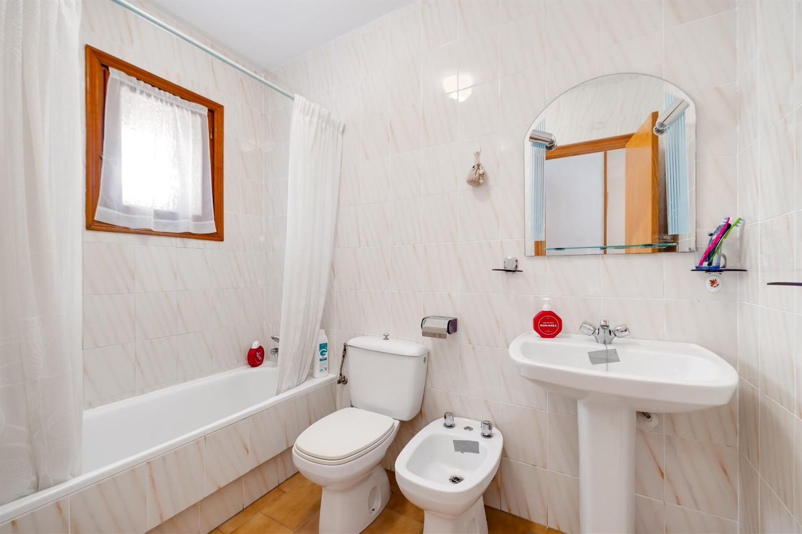 Bungalow de 3 dormitorios con piscina comunitaria en la playa de Los Locos · foto 24