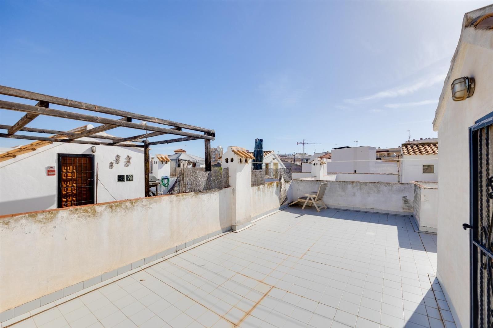 Bungalow de 3 dormitorios con piscina comunitaria en la playa de Los Locos · foto 31