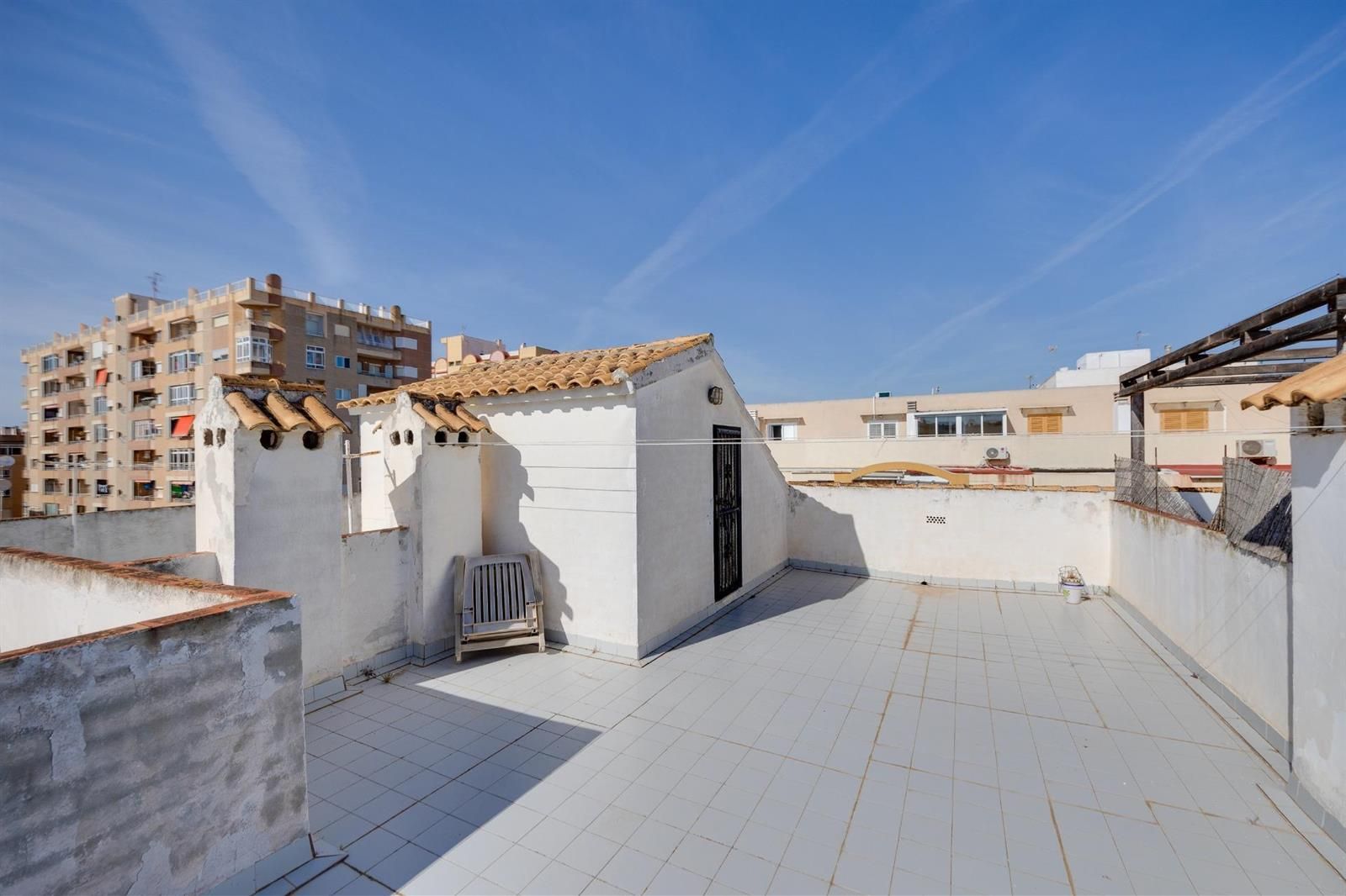 Bungalow de 3 dormitorios con piscina comunitaria en la playa de Los Locos · foto 33