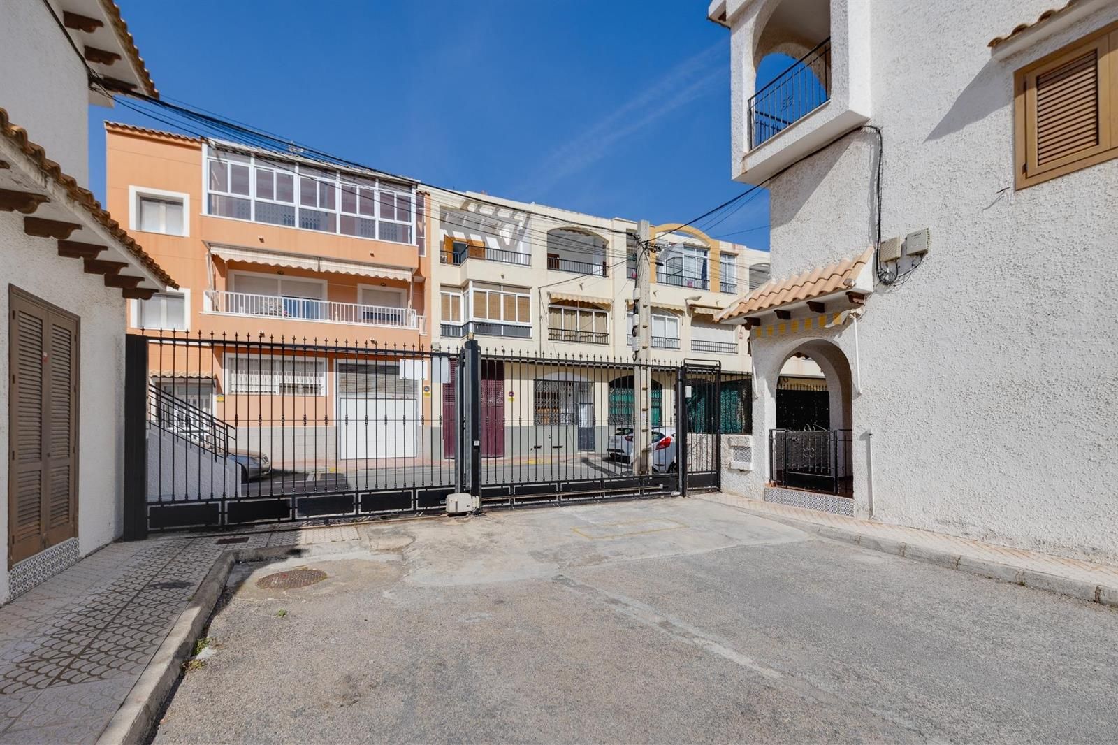 Bungalow de 3 dormitorios con piscina comunitaria en la playa de Los Locos · foto 38