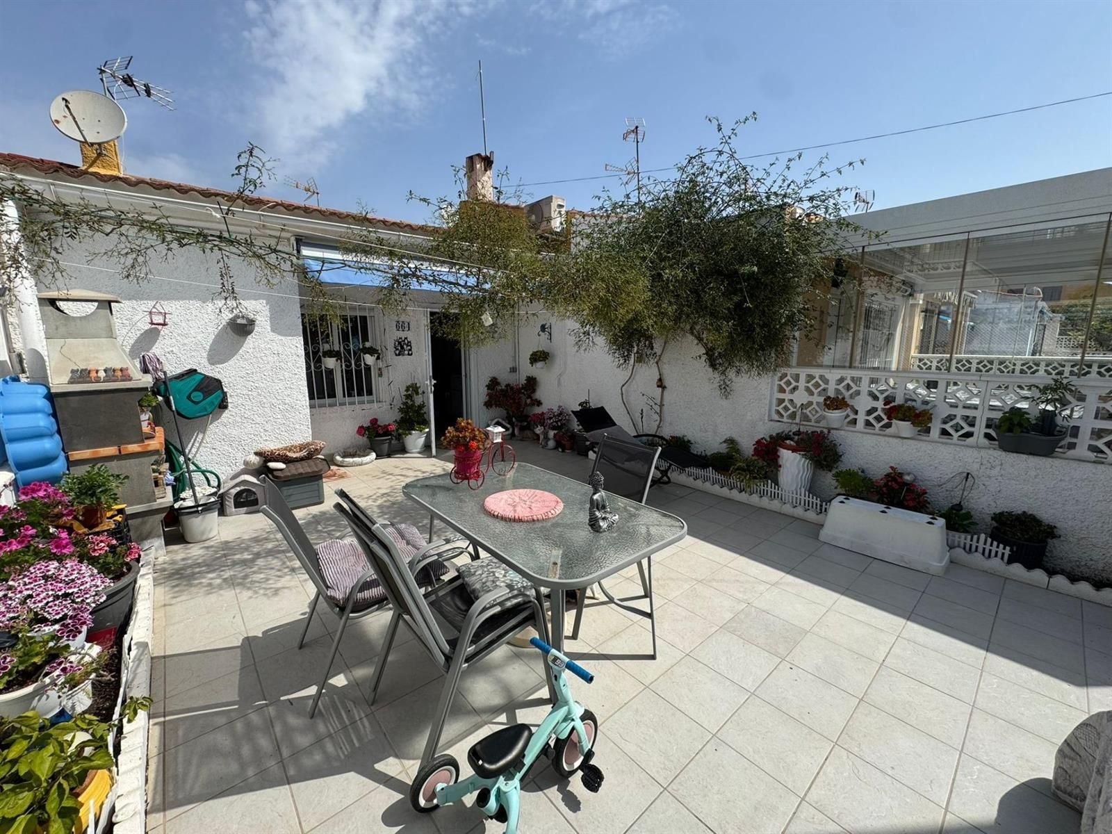 BUNGALOW DE 2 DORMITORIOS, ORIENTACION SUR!!!